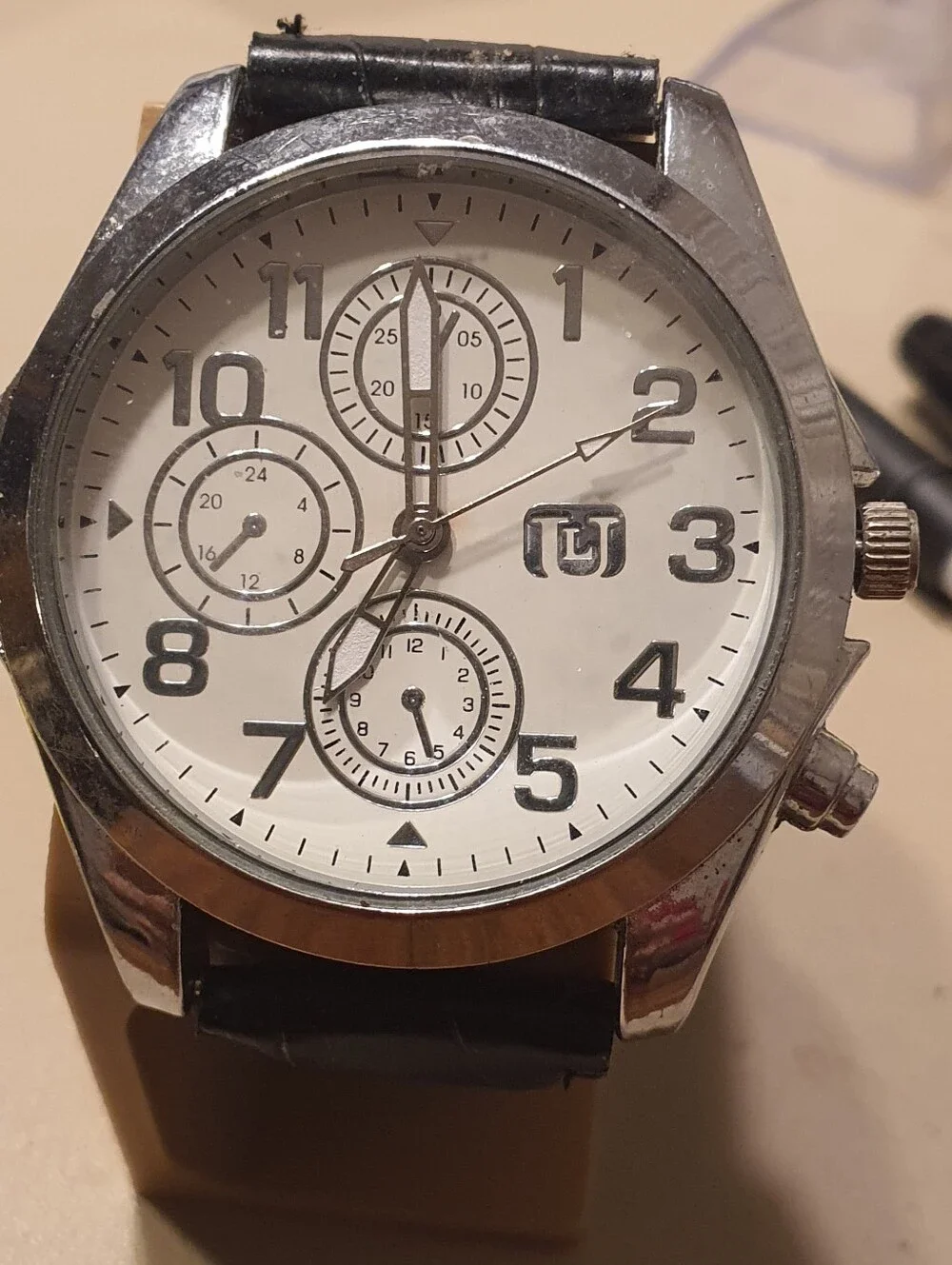 10/$20 Silver/White Leather Men's Watch